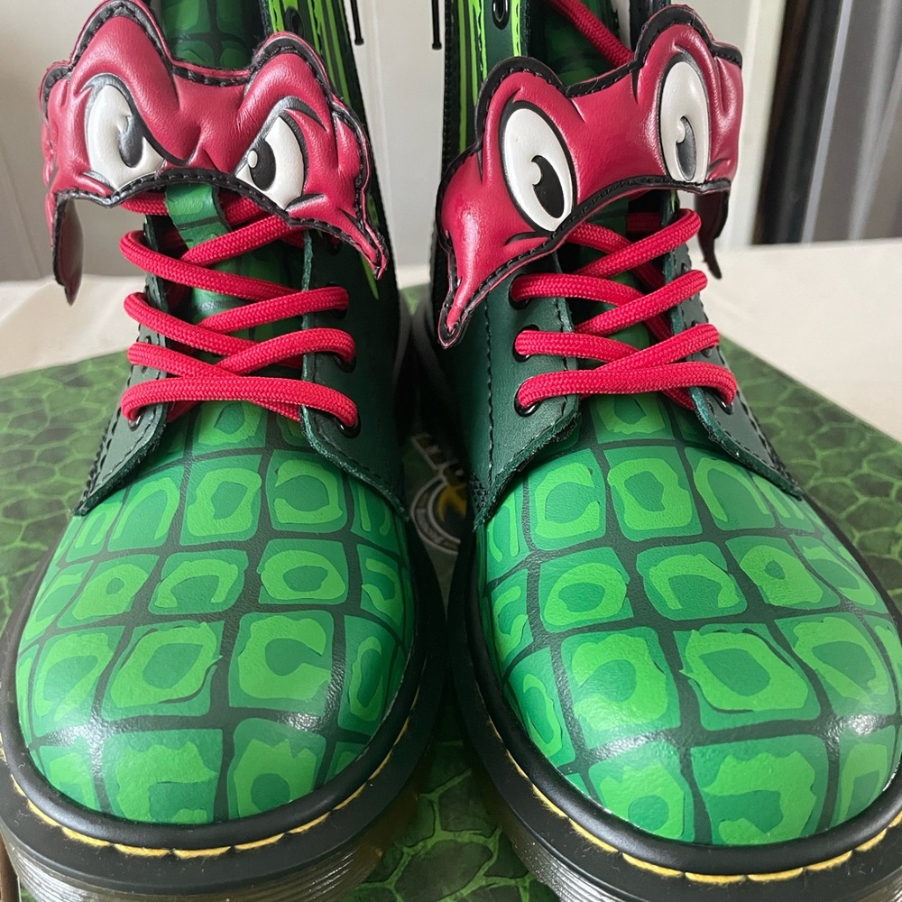 Doc Dr Martens Air Wair Boots Teenage Mutant Ninja Turtle TMNT KIDS 13 Raphael - Picture 6 of 16